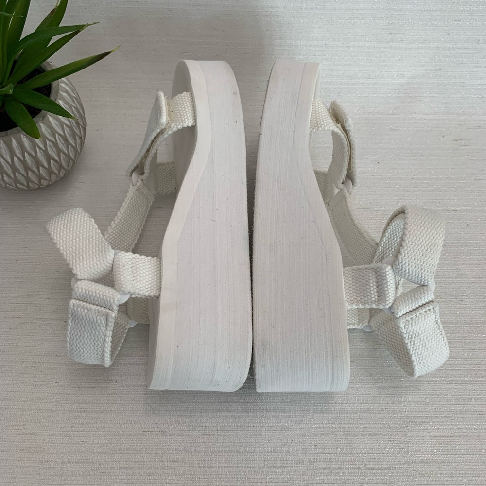 Wild Diva Lounge Sassy White Yoga Mat Platform Sandals Woman’s 7 - Picture 7 of 12